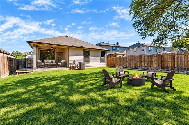 Building Photo - 1020 Clove Hitch Dr