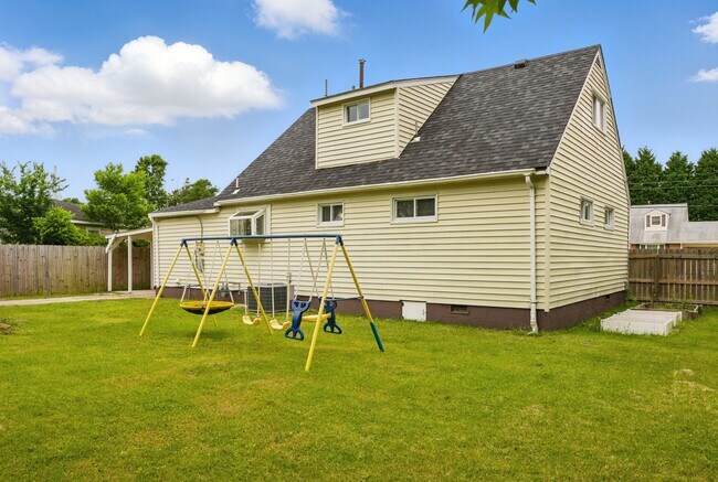 Building Photo - 4857 Westgrove Rd