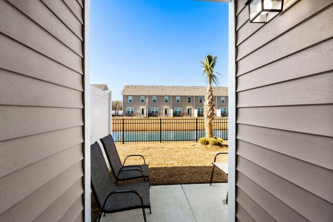 Building Photo - 2031 Lake View Cir