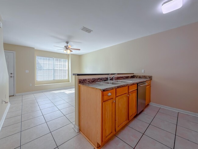 Building Photo - 1558 Devoe St