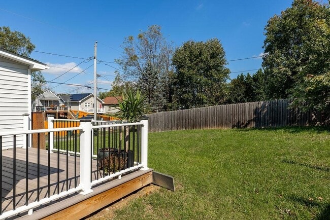Building Photo - 105 Hemlock St