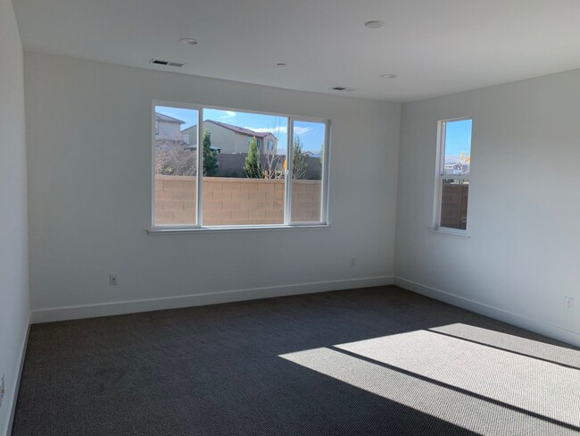 Building Photo - Home In Tracy Hills - Tenant occupied DO N...