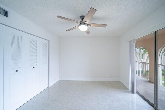 Building Photo - 13810 Oneida Dr