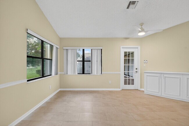 Building Photo - 8081 Cassia Dr