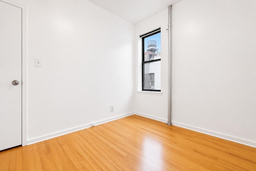 Building Photo - 201 W 105th St