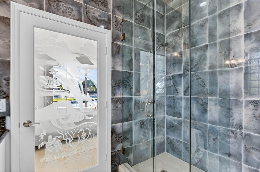 Building Photo - 513 S Riverside Dr