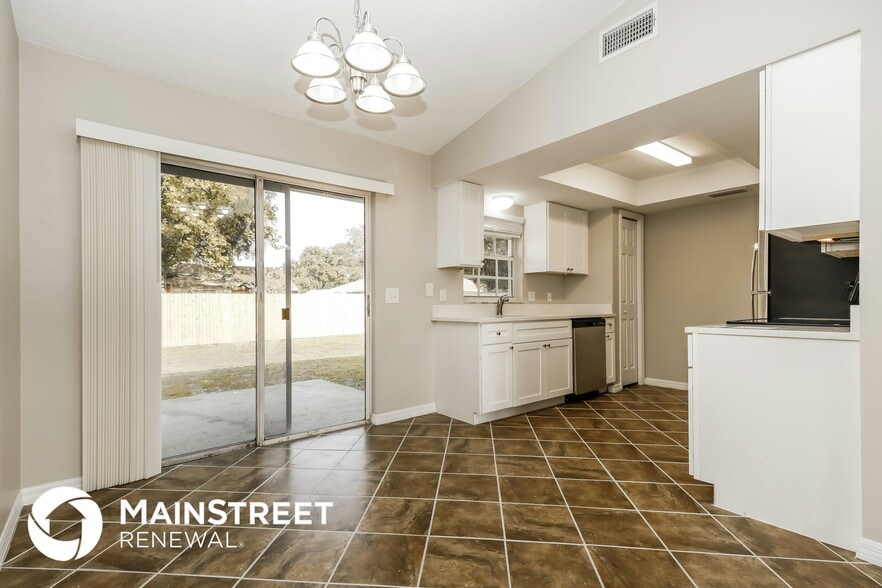 Building Photo - 7943 Indian Heights Dr