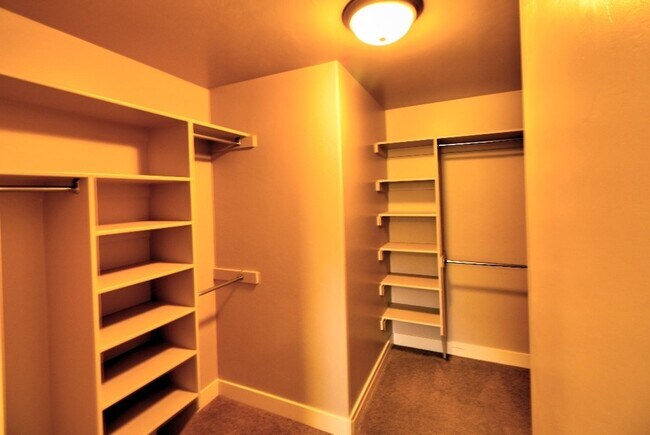 Building Photo - 3 bed 2.5 bath townhome in Salem