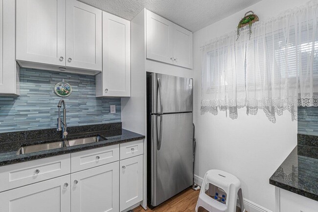 Building Photo - 2855 Garden Dr S