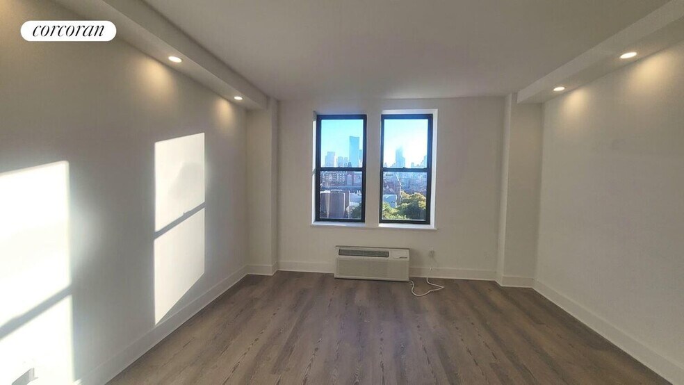 Building Photo - 45 W 81st St