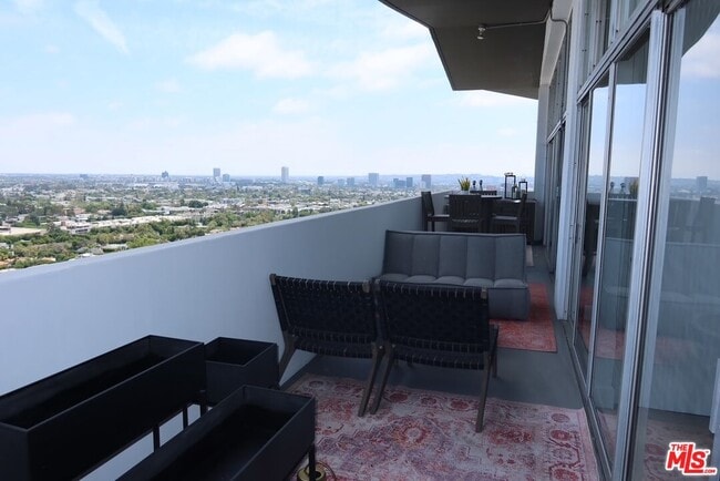 Building Photo - 1155 N La Cienega Blvd