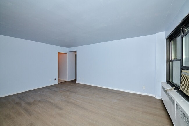 Building Photo - 6118 N Sheridan Rd