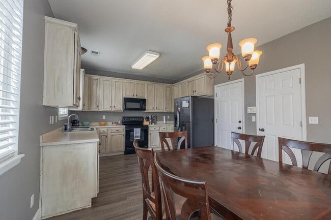 Building Photo - 1245 S Flatrock Cir