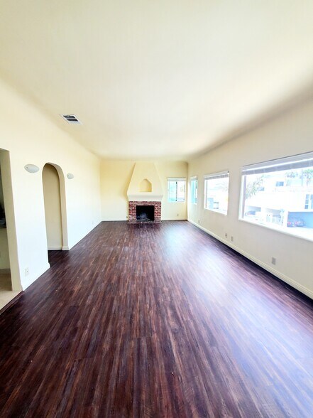 Building Photo - 3916 Highland Ave