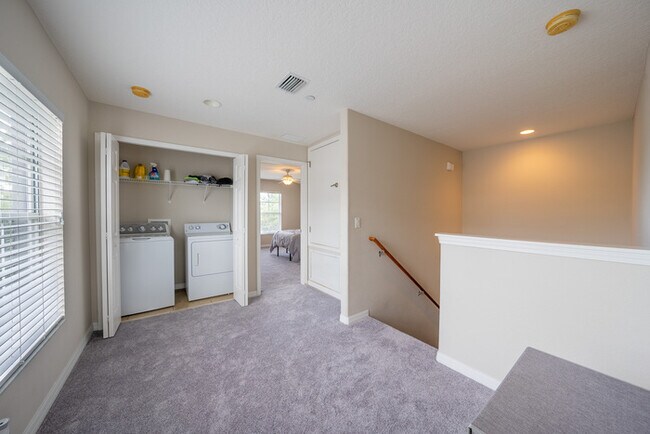 Building Photo - Town Home For Rent in Lake Brandon!