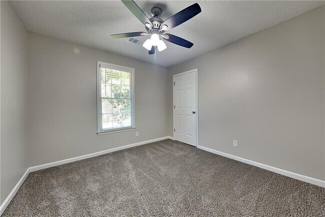 Building Photo - 2994 Brooks Dr