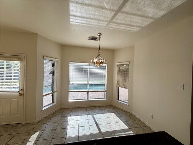Building Photo - 2317 Orleans Ln