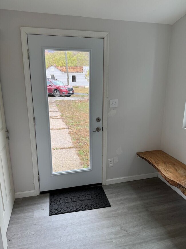 Building Photo - Charming Home in Pembroke with Yard & Storage