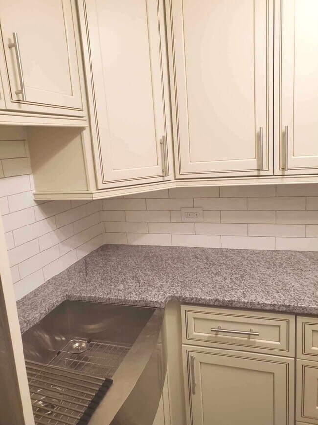 Building Photo - 3550 N Lake Shore Dr