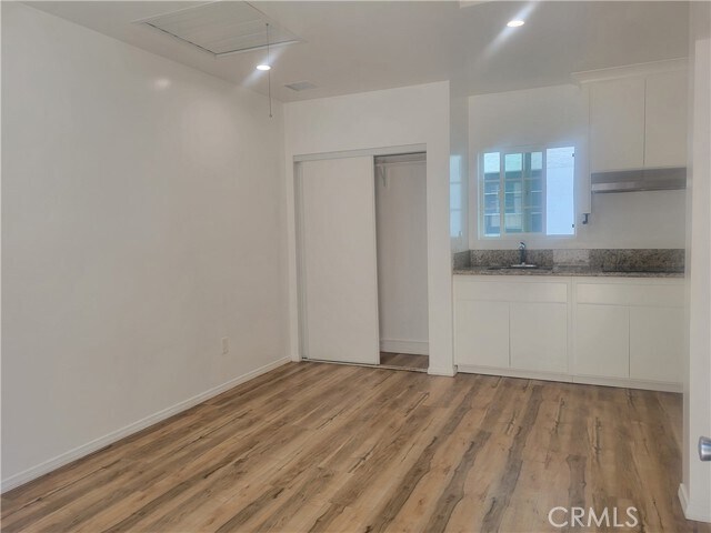 Building Photo - 240 Linden Ave