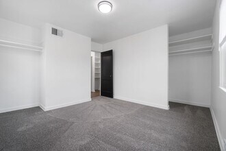 Building Photo - 2BR Townhouse in Midland!!