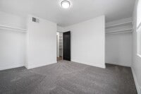 Building Photo - 2BR Townhouse in Midland!!