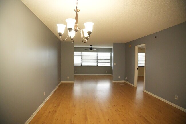 Building Photo - 4640 Lucerne Lakes Blvd W