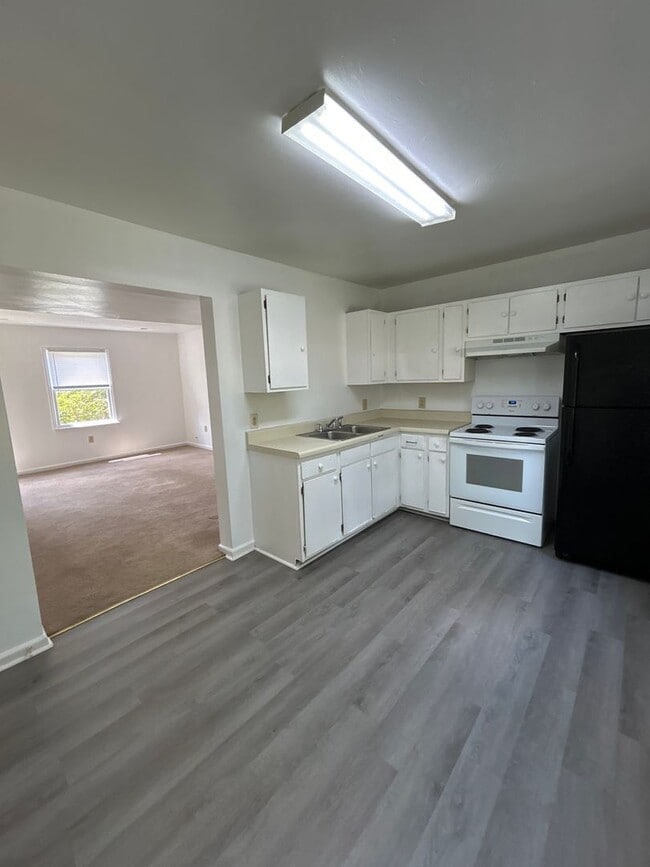 Building Photo - North West 2 bed 1 bath