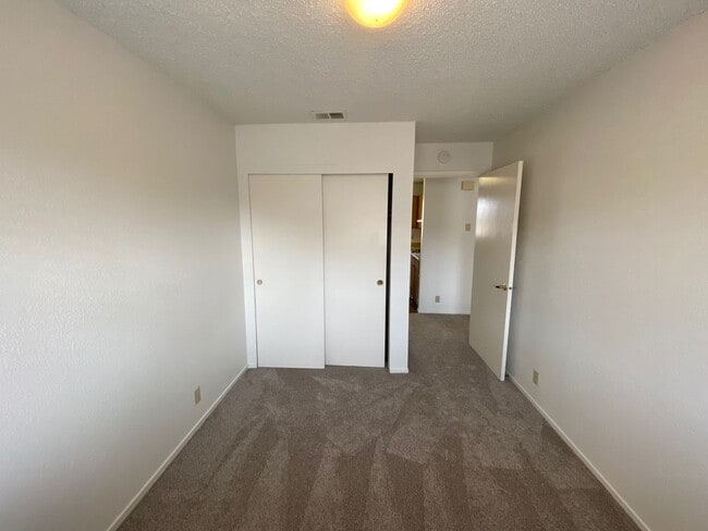 Building Photo - 2 Bed / 1 Bath (South Atascadero)