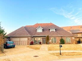 Building Photo - 300 SW Bordeaux Ct