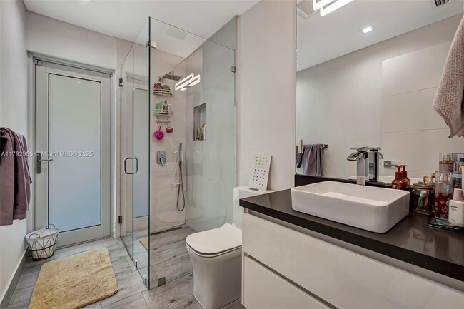 Building Photo - 12895 SW 75th Ave
