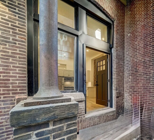 Building Photo - 620 S 8th St