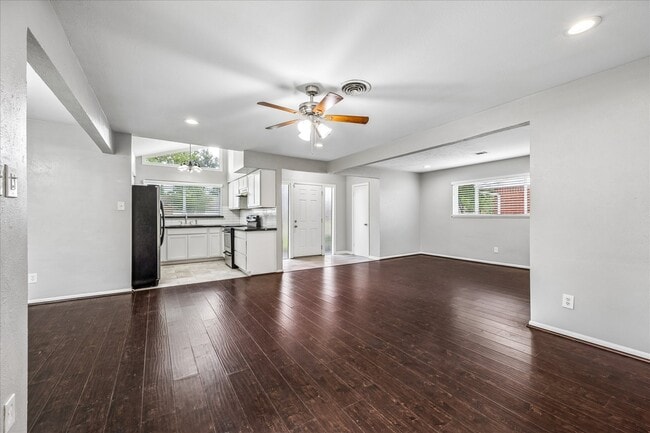 Building Photo - 5827 Southminster Dr