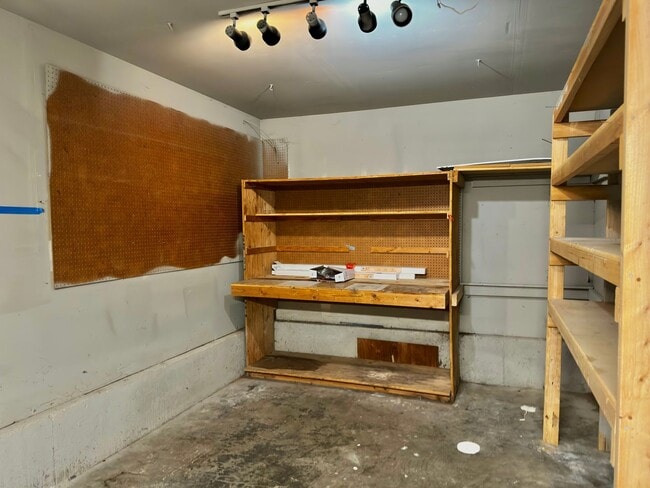 Building Photo - 4BR | 3BA Spacious House with Large Backyard