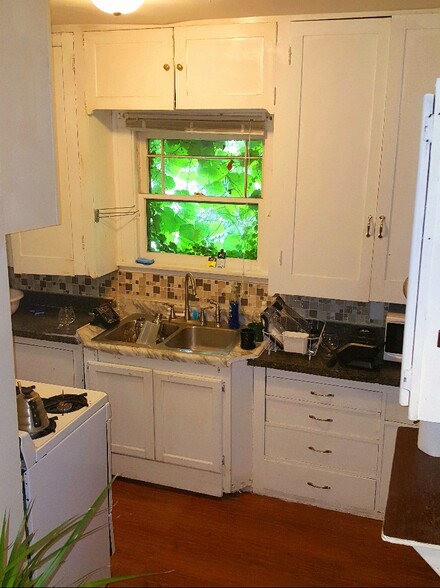 Building Photo - 920 18th Ave SE