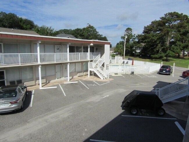 Building Photo - 2202 Perrin Dr