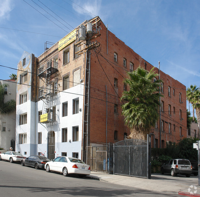 Building Photo - 3205 Descanso Dr