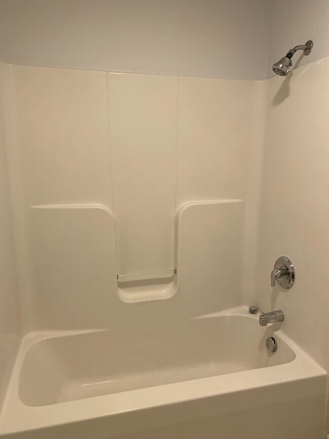 Building Photo - PERFECT COLLEGE RENTAL ONLY A HALF MILE FR...