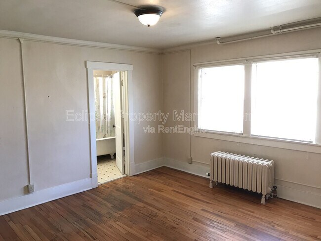 Building Photo - 711 2nd St