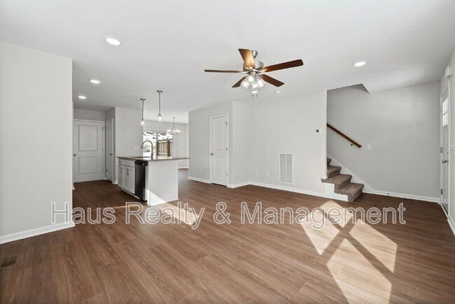 Building Photo - 839 Cumberland Dr