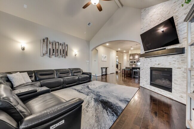 Building Photo - Welcome to your new 5 Bed-4 Bath home in t...