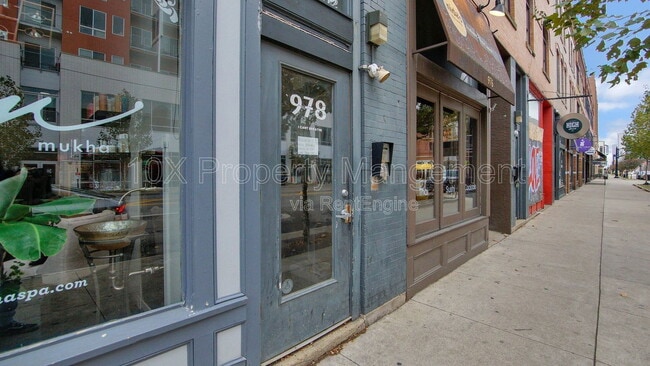 Building Photo - 978 N High St