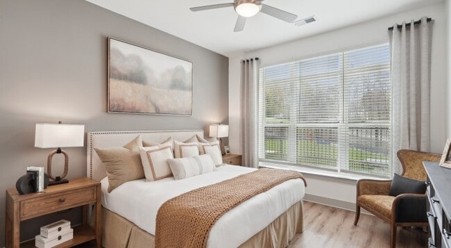 Building Photo - Vintage Raleigh West