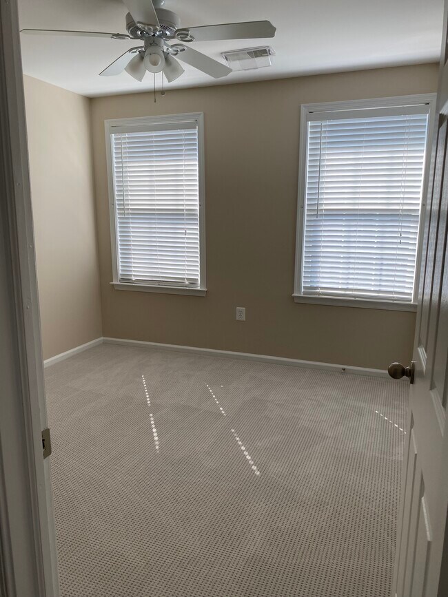 Building Photo - 5708 Governors Pond Cir