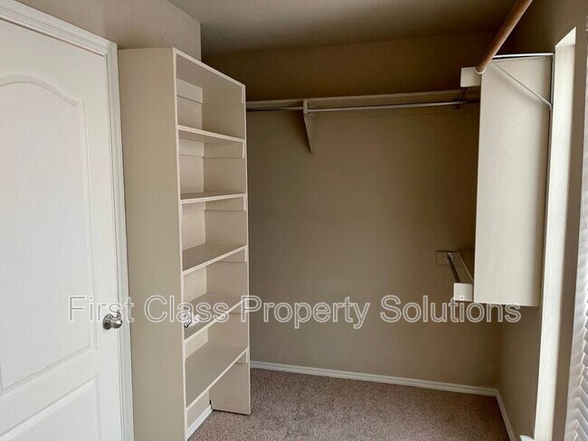 Building Photo - 917 Renita Way