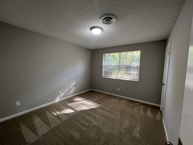 Building Photo - Brick Ranch in Columbia County