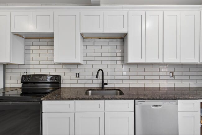 Building Photo - 355 S 9th St