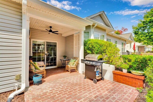 Building Photo - 28112 Song Sparrow Ln