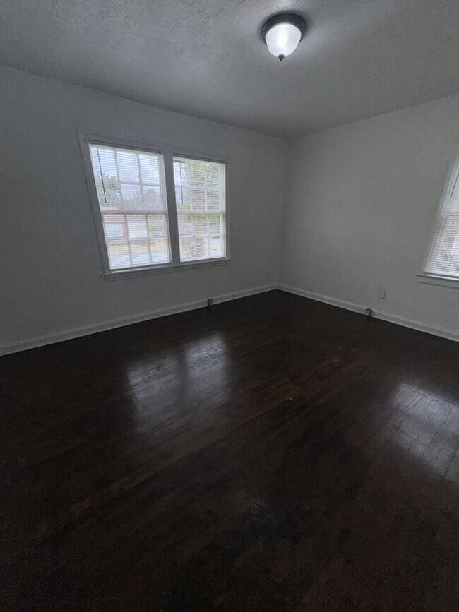 Building Photo - 938 Booker Ave