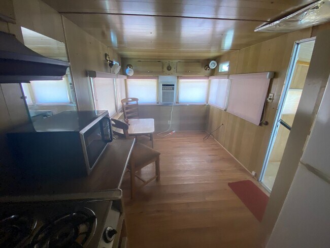 Building Photo - Unique and Spacious home